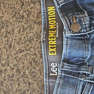 Lee extreme motion 32×36